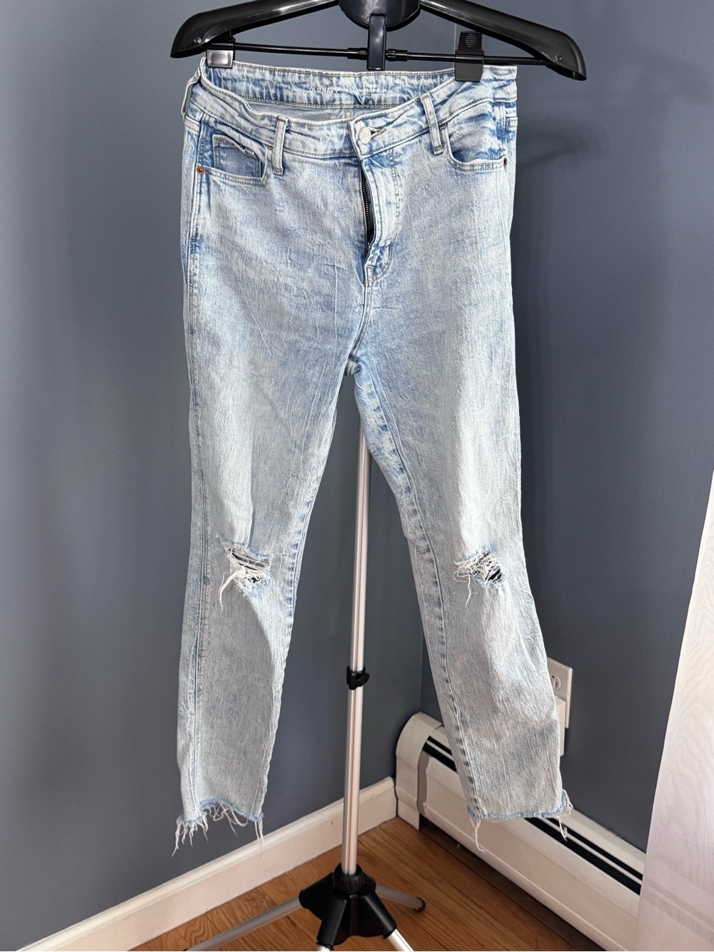 Old Navy Light Blue Distressed Straight-Leg Jeans
